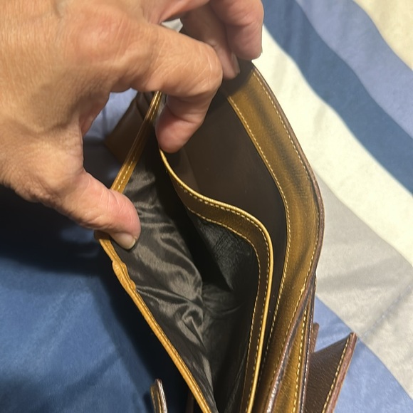 Gucci short Wallet-tan Color - Picture 8 of 9